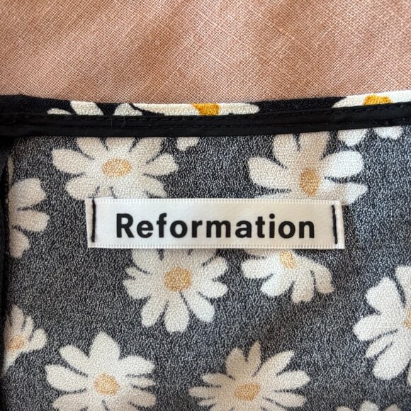 Reformation Margot Skirt, Daisy Print, Size 6 - Picture 5 of 6